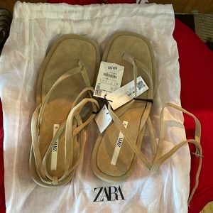 Zara Women’s flat sandals size 9 (40)  Brand New. Tags Come in drawstring bag
